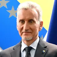 Kemal Ademović, službena fotografija